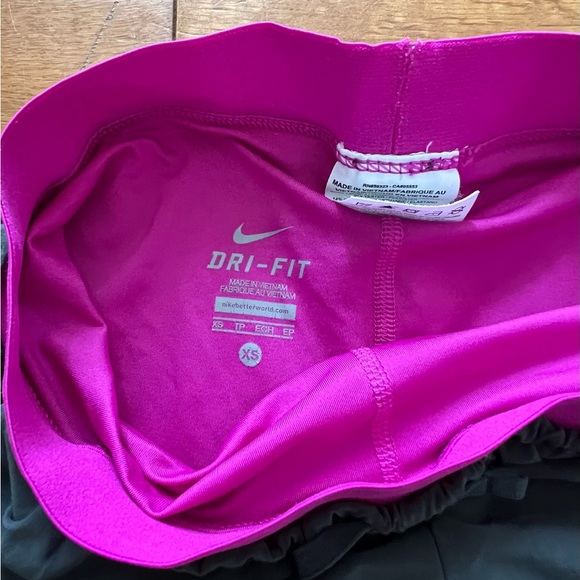 Nike running shorts - Picture 3 of 5